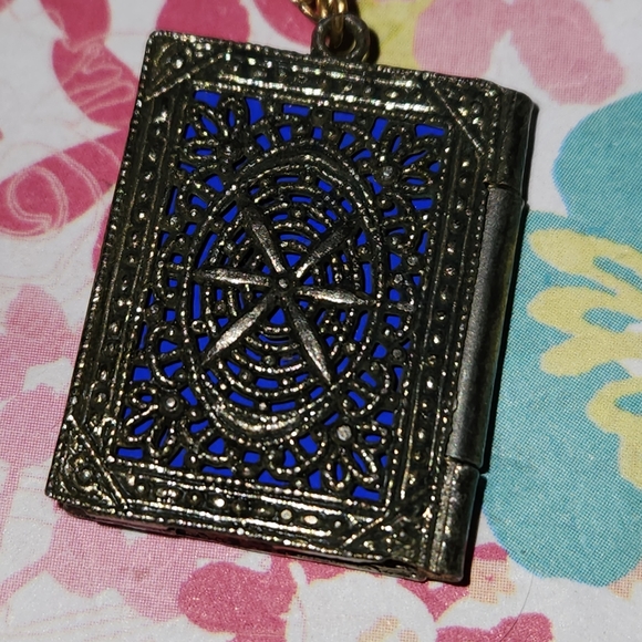 Vintage Filigree Caduceus Nurse Book Photo Locket Pendant - Picture 3 of 3